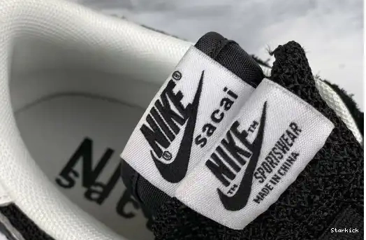 sacai Nike Black Vaporwaffle CV1363-001 White 0703
